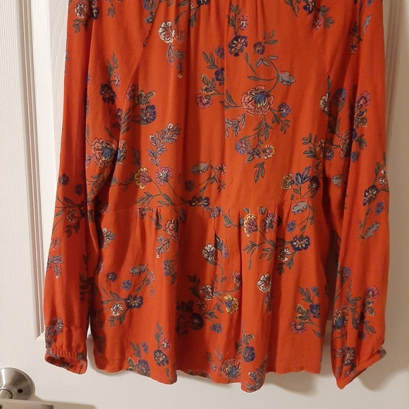 Women's Blouse - Picture 3 of 3
